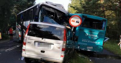 В Польше столкнулись три автобуса: среди пострадавших - украинцы. Фото и видео | Мир | OBOZREVATEL