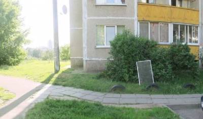 Трехлетний мальчик умер после падения с пятого этажа в Минске