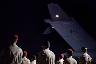 Летевший в Латвию самолет с солдатами развернули на полпути из-за коронавируса