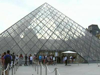 Лувр открылся для посетителей после 4 месяцев карантина