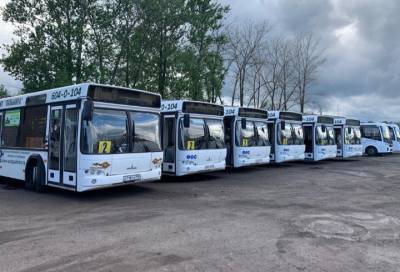 «Вот такие красавцы»: на дорогах Волхова появились новые автобусы