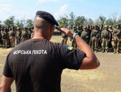 Украинские морпехи отметили профессиональный праздник массовой дракой