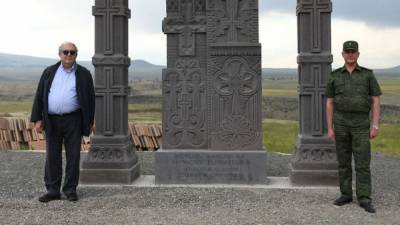 Саркисян поблагодарил российских пограничников за охрану границ Армении