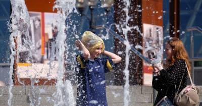 Трехчасовой рабочий перерыв и купание в фонтанах: как спасаются от жары жители восточной и южной Украины