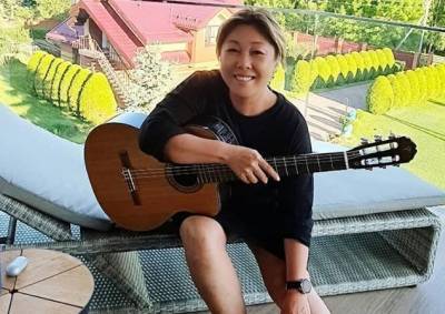 «Тяжело передвигаться»: Заболевшая COVID-19 Анита Цой пожаловалась на тяжелое состояние