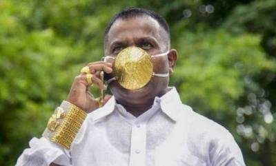 Бизнесмен носит золотую маску за $4 тыс. во время пандемии коронавируса