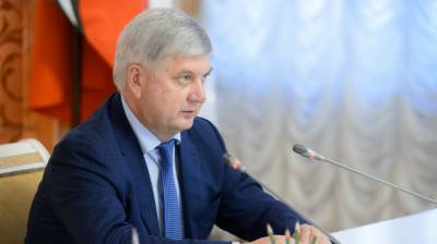 Воронежский губернатор призвал не допустить задержку зарплат во время пандемии