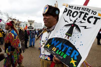 Суд в США закрыл нефтепровод, против которого выступали индейцы