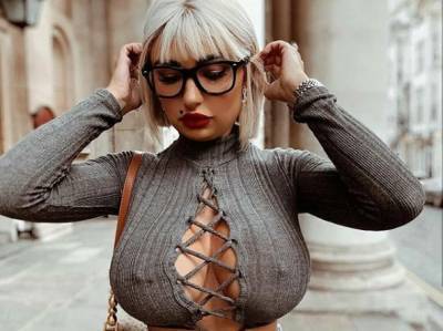 Модель Ирина Иванова показала поклонникам голую грудь