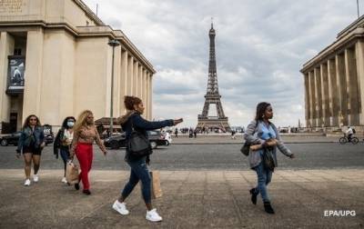 Франция смягчает карантинные ограничения