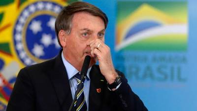 Президент Бразилии Болсонару нашел у себя симптомы коронавируса