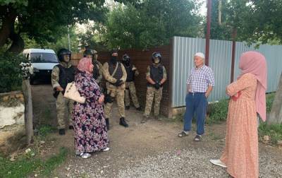 В Крыму проводят обыски у крымских татар