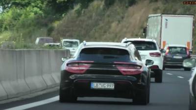 Кросс-версия Porsche Taycan попалась на видео