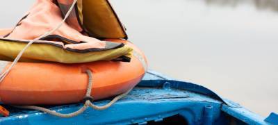 На Онежском озере спасли мужчину, лодка которого дала течь и перевернулась