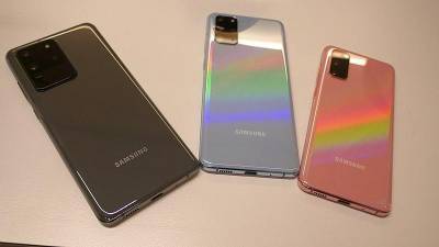 На фото показали сравнение Samsung Galaxy Note 10+ и Galaxy Note 20 Ultra
