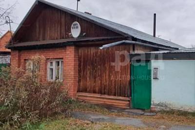 В российском городе выставили на продажу дом с жильцами