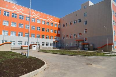 Владимир Уйба проверил готовность новой школы на 1200 мест в Сыктывкаре
