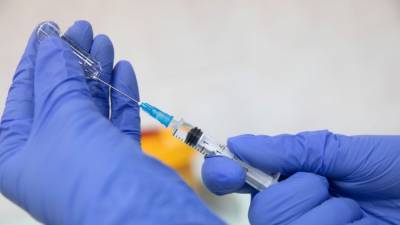 Военный врач из Севастополя испытал на себе вакцину от COVID-19