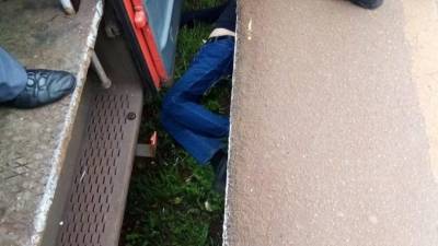 Мужчина упал с платформы на станции "Броневая"