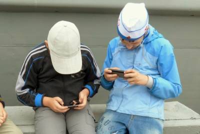 После выплат на детей в России увеличились продажи дешевых смартфонов