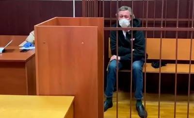 Актёру Михаилу Ефремову предъявили окончательное обвинение. Он может сесть очень надолго