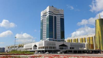 Мораторий на закуп автомобилей и мебели для госорганов и нацкомпаний введен в Казахстане