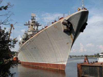 На Украине рассказали о ржавеющем крейсере «Украина», который превратился в мишень для России
