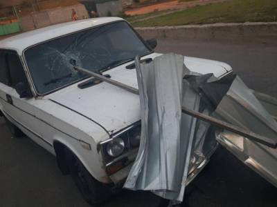 В Одессе водитель врезался в забор, пострадал ребенок