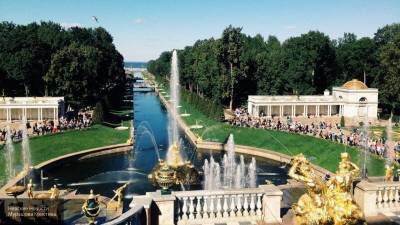 Кальницкая: Большой дворец Петергофа откроют после удачного запуска дворца в Ораниенбауме