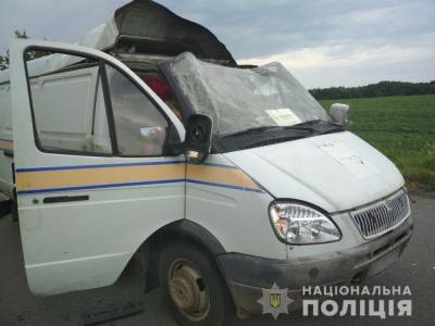 В Полтавской области взорвали автомобиль «Укрпочты» и похитили 2,5 млн грн