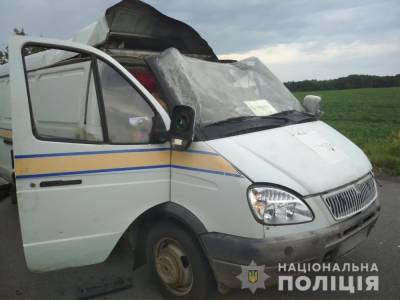 В Полтавской области подорвали автомобиль "Укрпошти" и украли 2,5 млн грн
