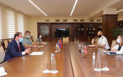 Министр обороны Армении и посол США обсудили проблемы региональной безопасности
