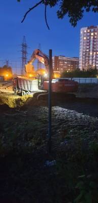 «Долбят в час ночи». Жители домов возле УрГПУ жалуются на ночную стройку на месте парка
