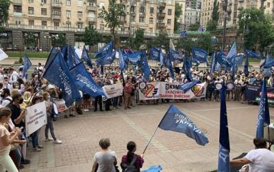 Инвесторы Укрбуда протестуют возле мэрии Киева