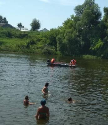 Двух мальчиков спасли из реки спасатели