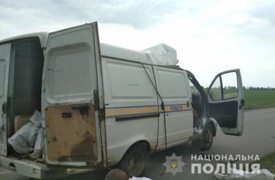 На Полтавщине подорвали автомобиль Укрпочты и украли 2,5 млн