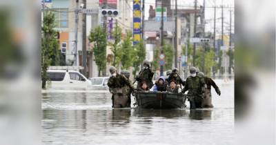 В Японии растет число жертв катастрофического наводнения (фото, видео)