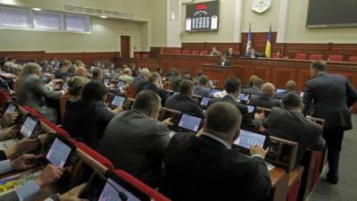 Киевсовет требует от Зеленского прекратить политические преследования Порошенко и общественных активистов