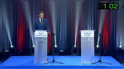 Кандидаты в президенты Польши Дуда и Тшасковский провели дебаты по отдельности