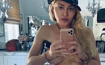 «Ты слишком взрослая для этого»: 61-летнюю Мадонну пристыдили за фото топлес