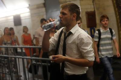 В метро и на МЦК пассажирам раздадут воду из-за жары