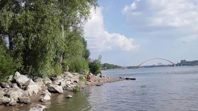 Двое мужчин утонули при попытке спасти девочку в Новосибирске