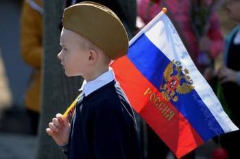Минпросвещение просит 23 млрд рублей на патриотическое воспитание россиян