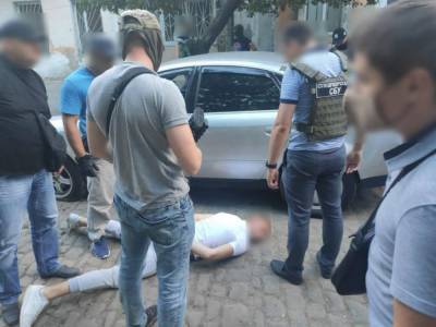 Бандиты похищали и грабили мужчин во время подставных свиданий в Одессе