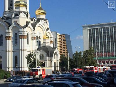 В Екатеринбурге к храму Большой Златоуст съехались 11 пожарных машин