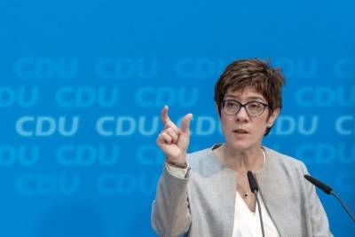 Германия: Аннегрет Крамп-Карренбауэр за введение 50-процентной квоты для женщин среди членов ХДС