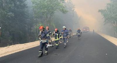 Лесные пожары на Луганщине: огонь перекинулся на село, один человек погиб