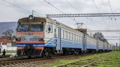 «Укрзализныця» возобновляет курсирование еще 12 пригородных поездов