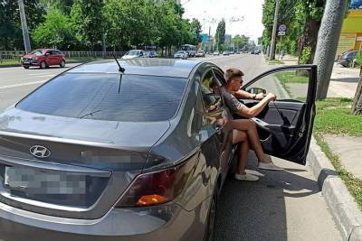 В Воронеже ловят и арестовывают водителей тонированных автомобилей