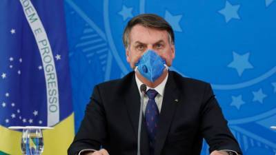 Президент Бразилии сообщил, что болен коронавирусом